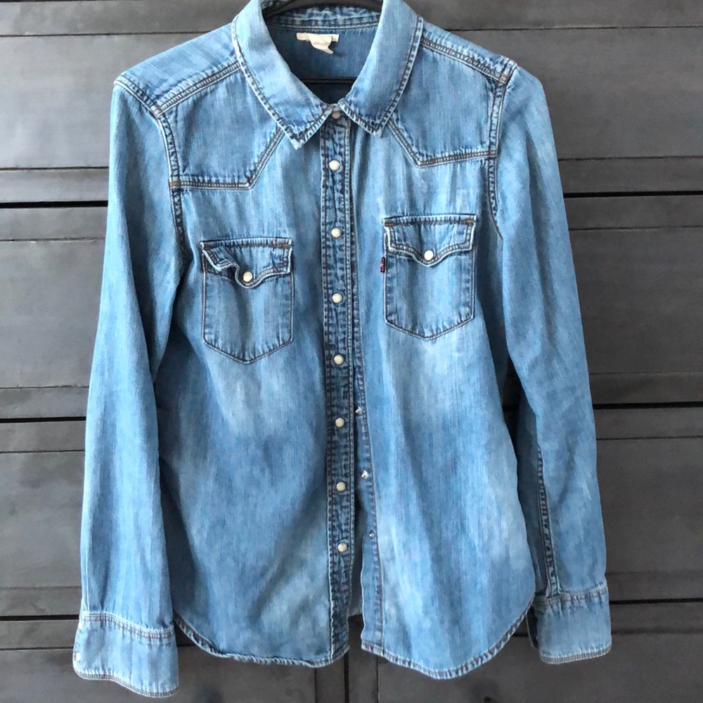 Levi’s long sleeve denim shirt
